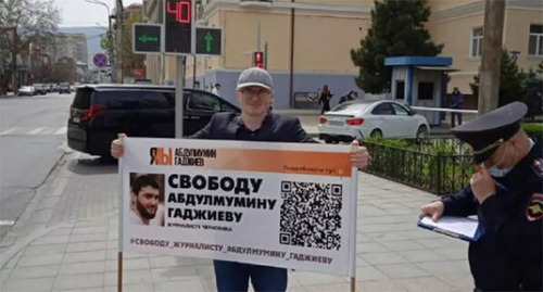 Magomed Magomedov at a solo picket in support of Abdulmumin Gadjiev. Photo https://chernovik.net