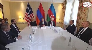 Nikol Pashinyan and Ilham Aliev at the meeting with Anthony Blinken. Munich, February 18, 2022. Screenshot of the video by the AZERTAC - News https://www.youtube.com/watch?v=To9ynl0MEwU