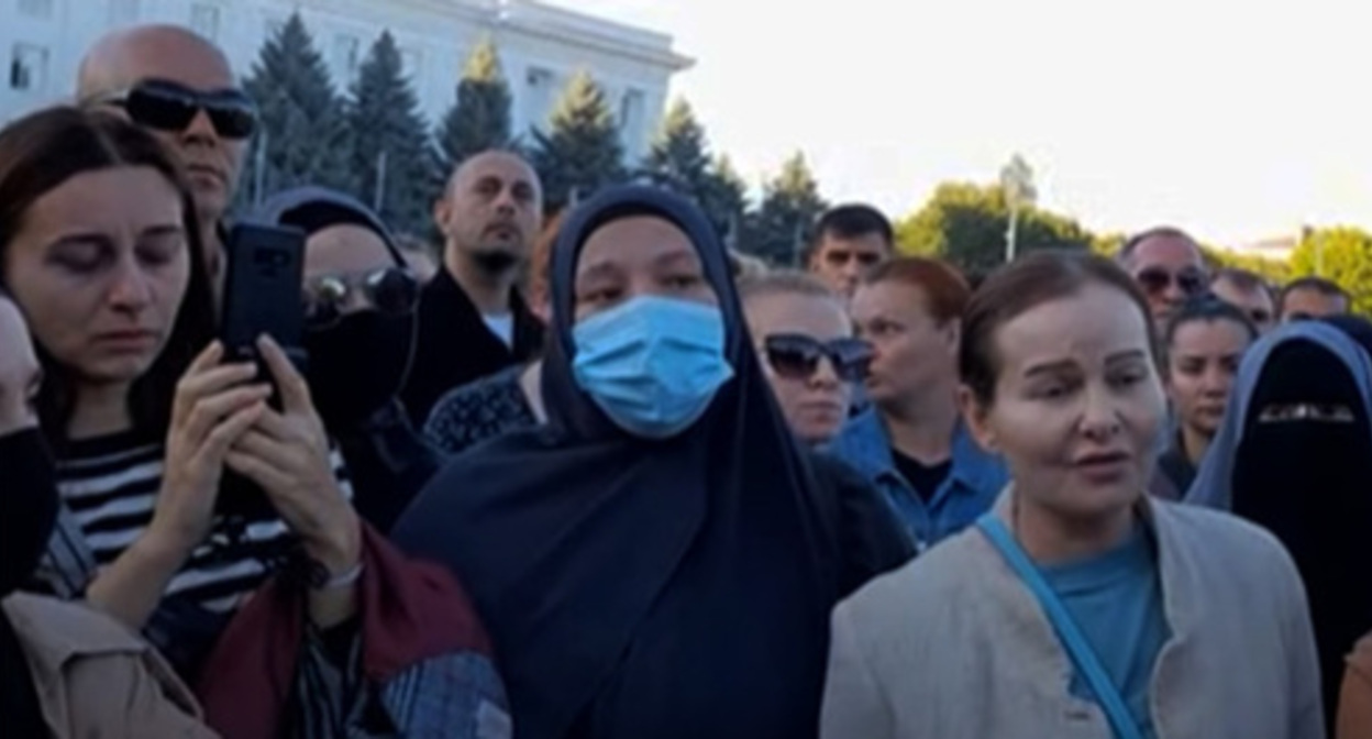 Protesters at the rally against mobilization. Screenshot of the video by the "Caucasian Knot" https://www.youtube.com/watch?v=PNvo-9KMwvs