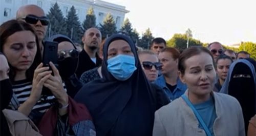 Protesters at the rally against mobilization. Screenshot of the video by the "Caucasian Knot" https://www.youtube.com/watch?v=PNvo-9KMwvs