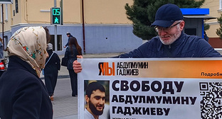 Magomed Magomedov standing in a solo picket. Makhachkala, March 2023. Photo by the "Caucasian Knot" correspondent