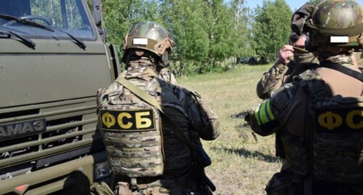 The FSB officers. Photo: information centre of the National Antiterrorism Committee (NAC) http://nac.gov.ru/antiterroristicheskie-ucheniya/operativnym-shtabom-v-chelyabinskoy-oblasti-2.html#&amp;gid=1&amp;pid=6