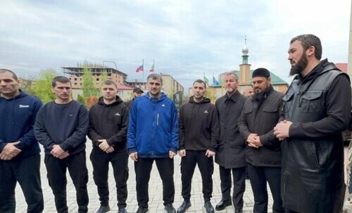 Magomed Daudov addresses the Chechen fighters who returned from Ukrainian captivity. Photo by the 'Grozny Inform' news agency
