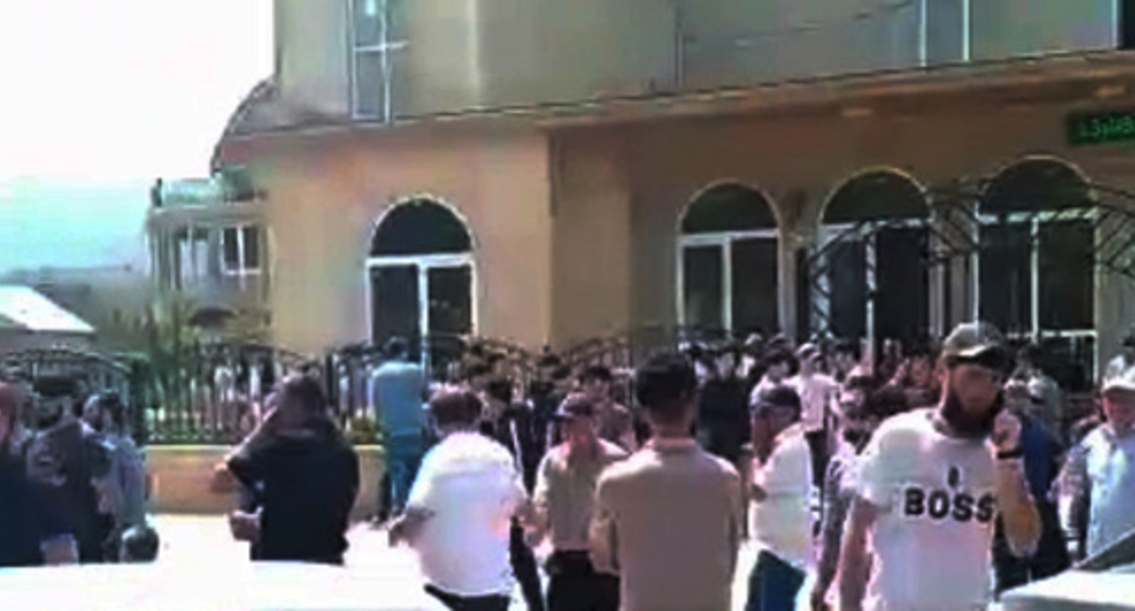 A gathering of the residents of the village of Nizhneye Kazanische against the criminal prosecution of their fellow villager Osman Osmanov. May 25, 2023. Screenshot of the video https://t.me/chernovik/52208