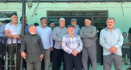 Residents of the village of Umashaul in the Khasavyurt District have recorded a video appeal to the head of Dagestan, Sergey Melikov. Screenshot of the video https://t.me/tolko_fakti_dagestan/27006