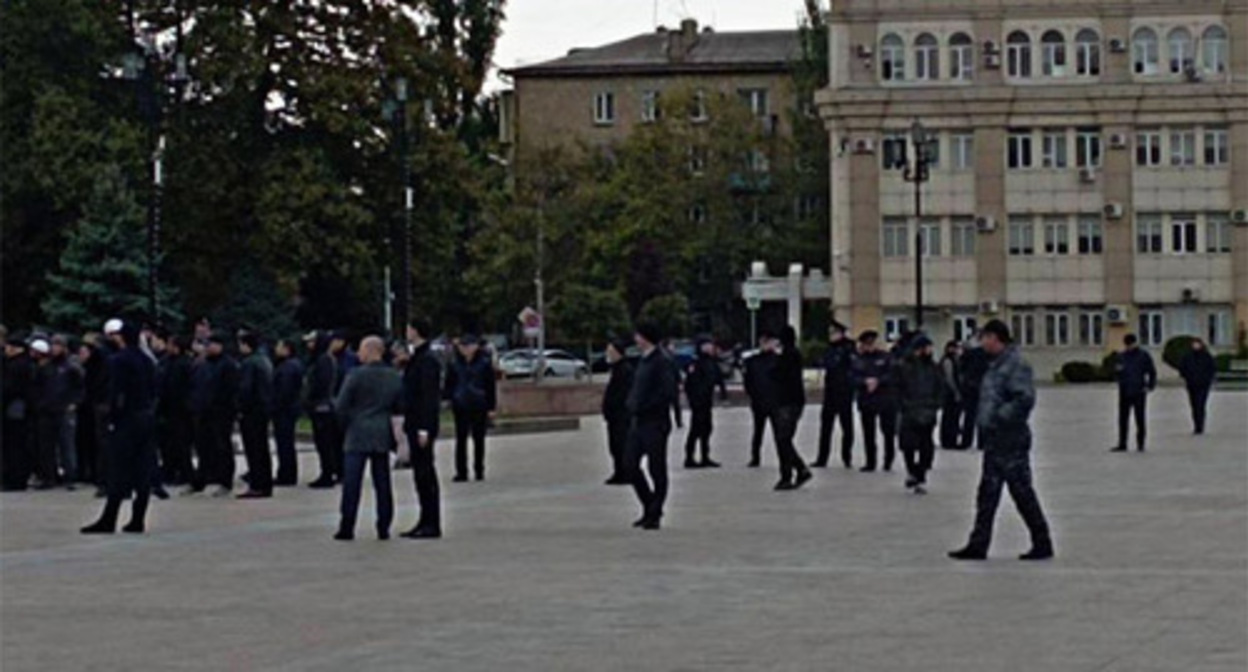 Law enforcers at the scene of a rally in support of Palestine.  Makhachkala, October 17, 2023. Photo: https://t.me/utro_dagestan/14176