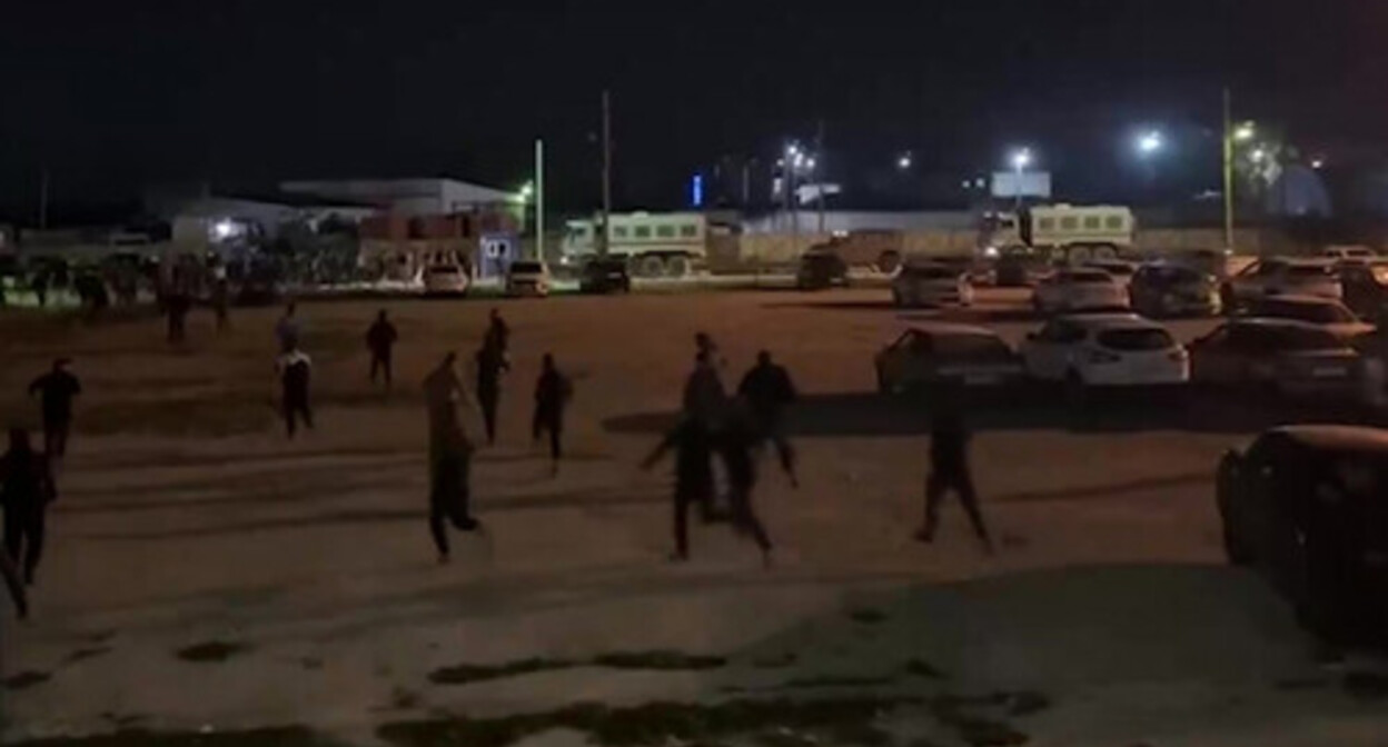 Mass unrest in Makhachkala. Screenshot of the video by  Tengrinews.kz