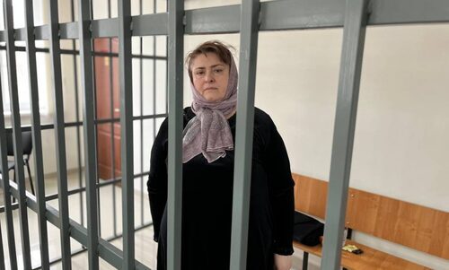 Zarema Musaeva at the court. Photo from the Telegram channel "Bakar Yangulbaev"