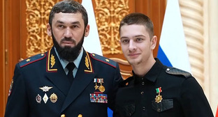 Magomed Daudov (on the left) and Eli Kadyrov. Screenshot of the video https://t.me/MDaudov_95/1761