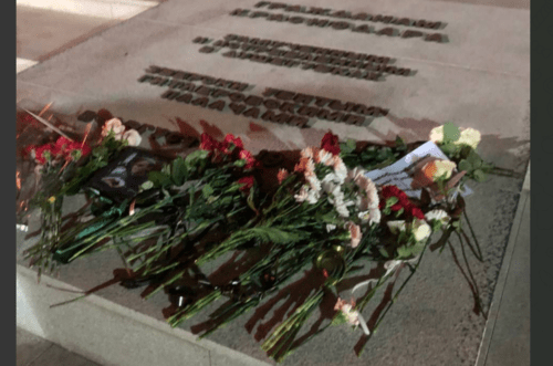 Flowers laid at the memorial to fascism victims in Krasnodar. Screenshot of the photo posted on the Telegram channel "Protokol Krasnodar" on February 16, 2024 https://t.me/protokol_band/3894