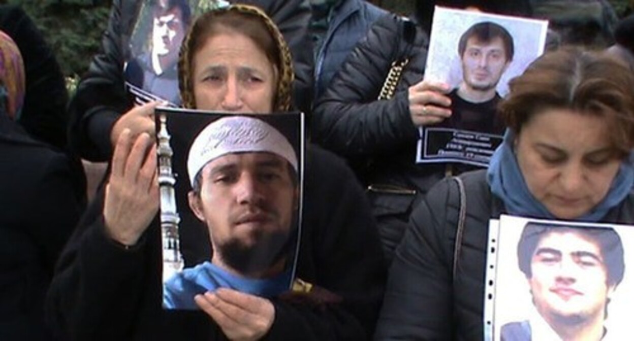 Relatives of the Dagestanis killed in Chechnya. Screenshot of a video https://www.youtube.com/watch?v=GrPBnhzsOGM