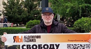 Magomed Magomedov at a solo picket. Makhachkala, May 6, 2024. Photo posted on the Telegram channel of the newspaper “Chernovik’ (Rough Draft) on May 5, 2024