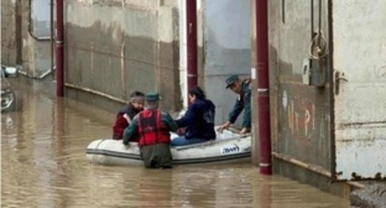 Evacuation from the flooding zone in Armenia.