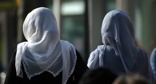 Girls wearing religious clothes. Photo: Islamnews.ru