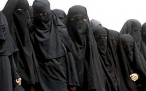 Women wearing niqabs. Screenshot of a photo https://qazaqtimes.com/content/uploads/2017/05/nikab-800x480.jpg?token=a14afce8b7c538069f8ac60f34c5d387