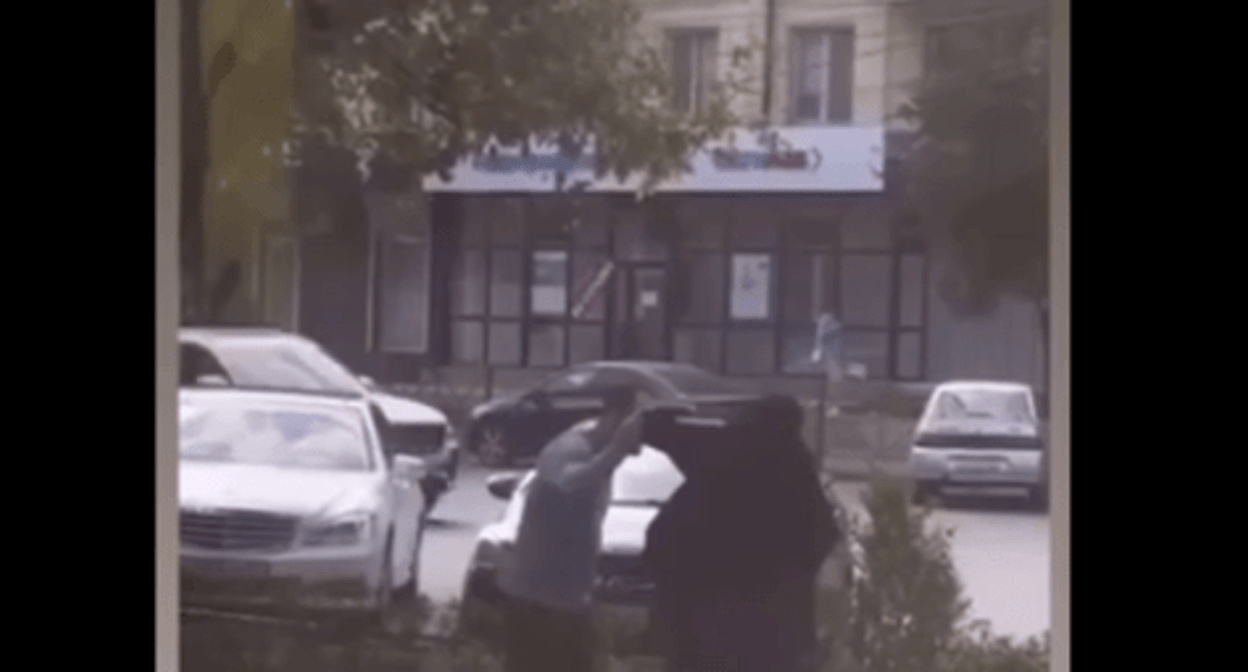 A man tried to remove niqab 
from a Muslim woman in Dagestan. Screenshot of a video posted by the Telegram channel "Chto Tam u Dagestantsev" (What's Going On With Dagestanis) on August 28, 2024 https://t.me/dagestanRD/48650