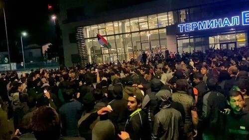 Mass riots at the Uytash Airport. Makhachkala, October 2023. Photo: "Golos Dagestana" (The Voice of Dagestan) https://m.vk.com/wall-74219800_2410922?offset=1&amp;reply=2412032