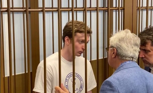 Timur Bazhaev in a courtroom. Photo: 360 TV channel https://vk.com/wall-43618728_3090896