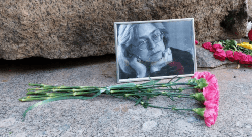 Anna Politkovskaya's portrait and flowers laid at the Solovetsky Stone. Screenshot of the photo posted on the Telegram channel of Boris Vishnevsky* (included into the register of foreign agents) on October 7, 2024 https://t.me/visboris/12045