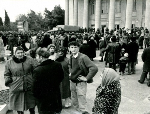 The central square of Sumgait in the days of the pogroms. February 1988. Archival photo from the collection of the Armenian Genocide Museum-Institute on the website http://karabakhrecords.info The central square of Sumgait in the days of the pogroms. February 1988. Archival photo from the collection of the Armenian Genocide Museum-Institute on the website http://karabakhrecords.info