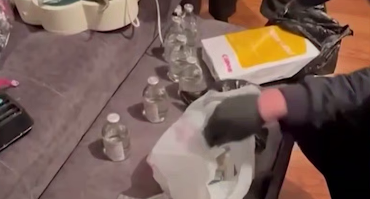 The law enforcement bodies have reported about the components of an explosive device seized in Khasavyurt. A frame from the video by PBK “Dagestan” from May 2, 2025,
https://t.me/RGVKDAGESTAN/37719.
