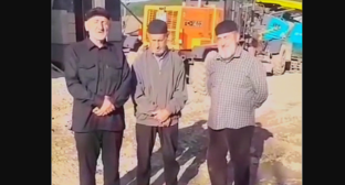Chechens complain about the demolition of a mosque in a Dagestani village. A frame from the video by auh_media from May 10, 2025, https://www.instagram.com/p/DJfLKA9sWTp/ (On March 21, 2022, the Tverskoi Court of Moscow banned the activities in Russia of the Meta Company, owning the Facebook, Instagram, and WhatsApp, in connection with extremist activities.) 