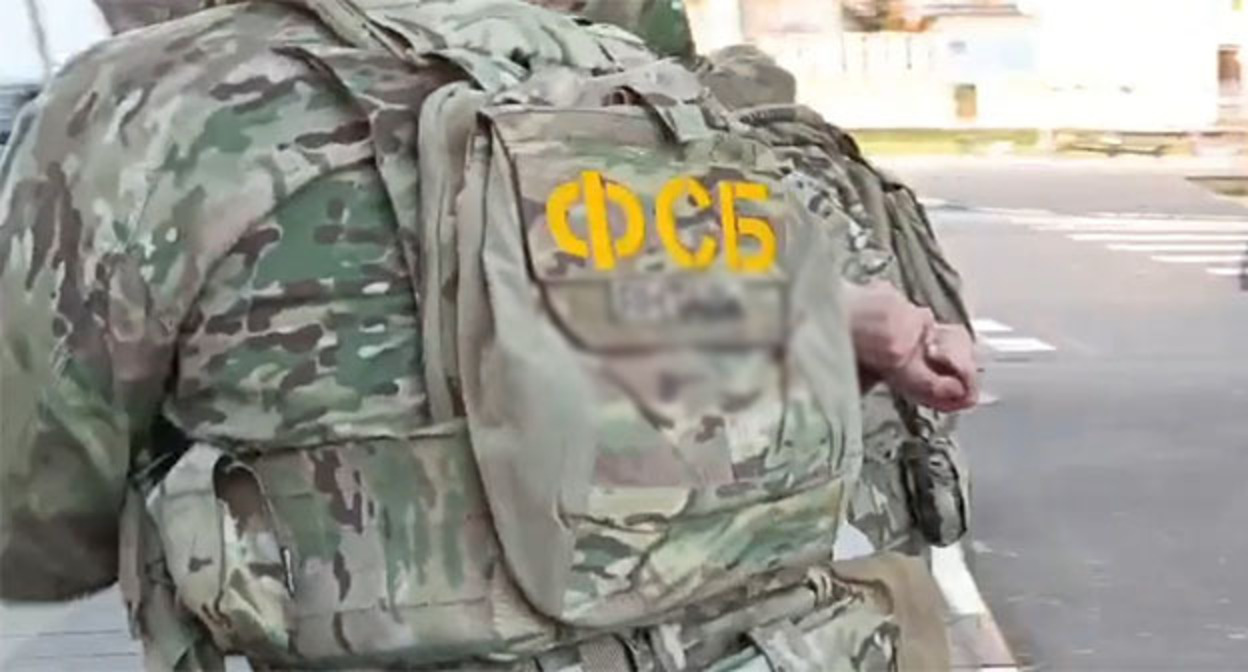 ICRF officers during detention. A screenshot of the video http://nac.gov.ru/
