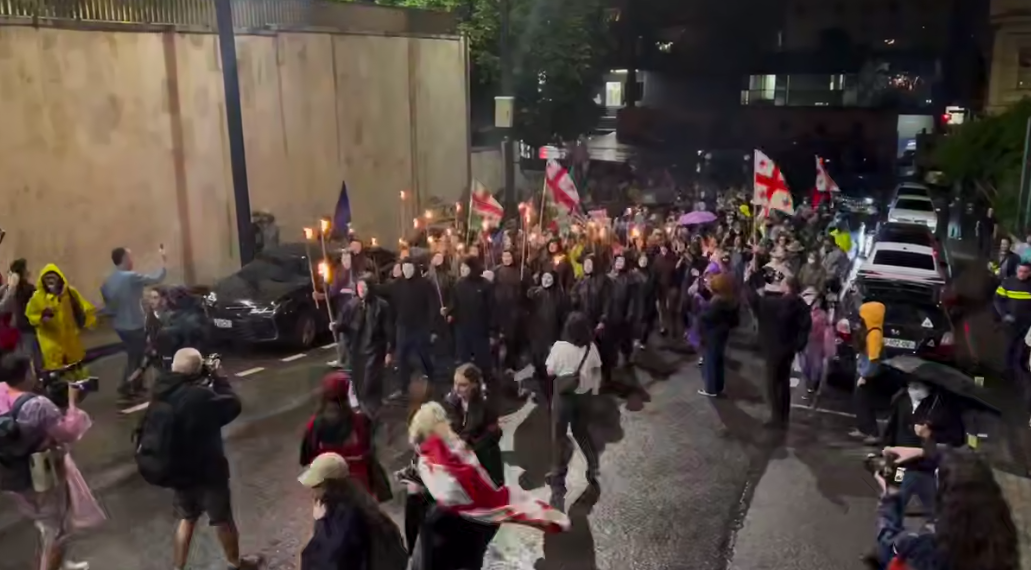 Protest marchers in Tbilisi: still frame from the “Tbilisi Life” video of June 15, 2025: https://t.me/Tbilisi_life/40235.
