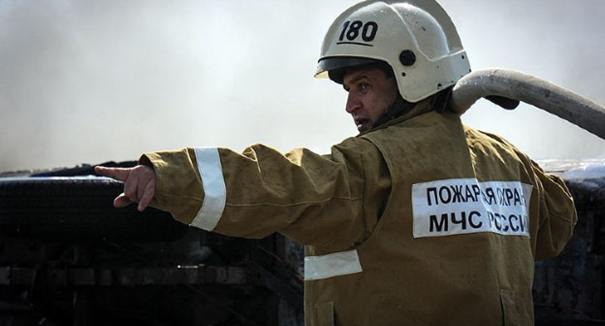 Firefighter. Photo by Elena Sineok, Yuga.ru Firefighter. Photo by Elena Sineok, Yuga.ru