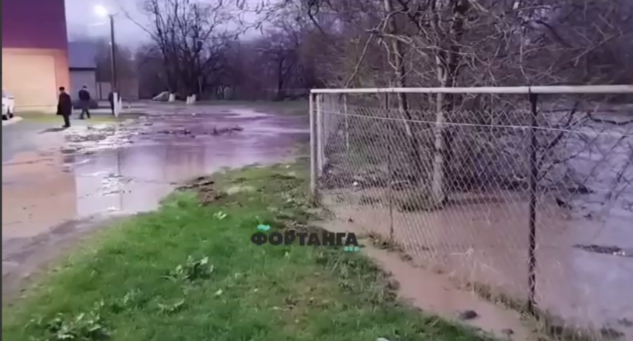 Residents of Sunzha demanded coastal protection work due to the rains. Photo: Fortanga / Telegram channel Residents of Sunzha demanded coastal protection work due to the rains. Photo: Fortanga / Telegram channel