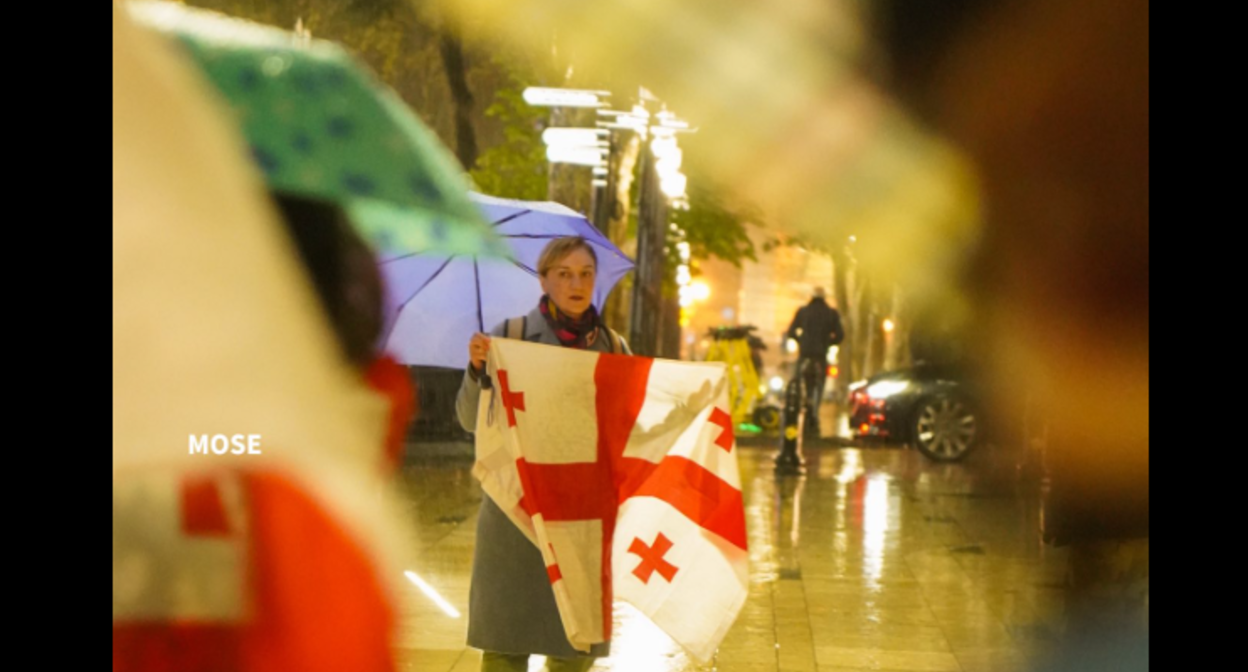 An activist outside the Georgian parliament. Screenshot of a photo by Mo Se from April 12, 2026, https://www.facebook.com/photo?fbid=4276759392638800&set=pcb.4276760289305377 (Meta, the company that owns the social network, is banned in Russia). An activist outside the Georgian parliament. Screenshot of a photo by Mo Se from April 12, 2026, https://www.facebook.com/photo?fbid=4276759392638800&set=pcb.4276760289305377 (Meta, the company that owns the social network, is banned in Russia).