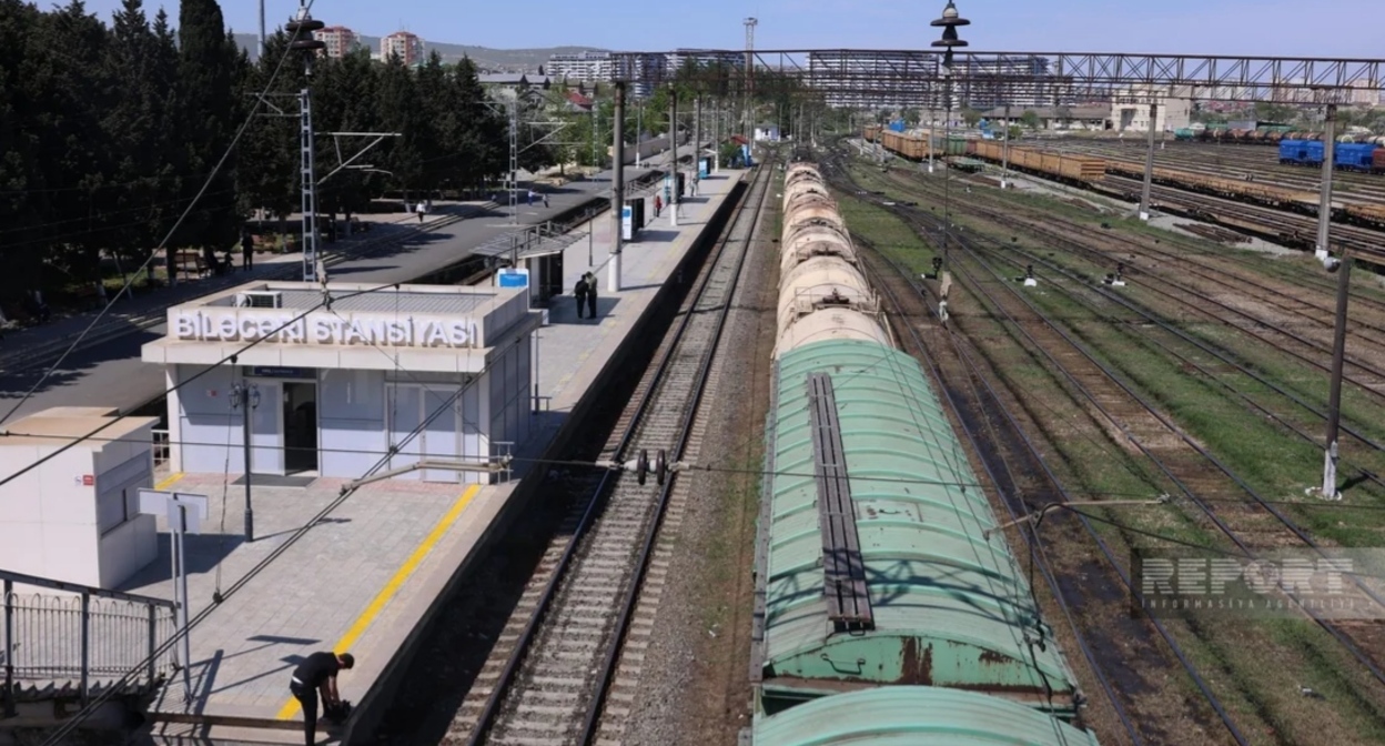 Fuel tanks and fertilizer wagons at the Bilyajari station. Baku, May 9, 2026. Photo: Report https://report.az/ru/energetika/azerbajdzhan-otpravit-v-armeniyu-ocherednuyu-partiyu-nefteproduktov Fuel tanks and fertilizer wagons at the Bilyajari station. Baku, May 9, 2026. Photo: Report https://report.az/ru/energetika/azerbajdzhan-otpravit-v-armeniyu-ocherednuyu-partiyu-nefteproduktov