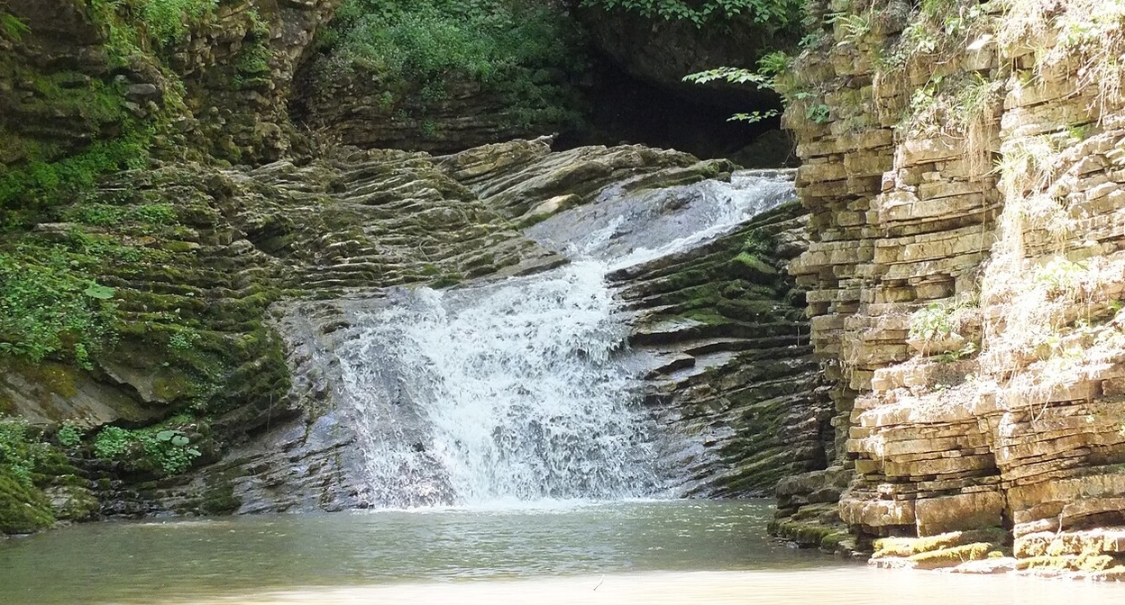 One of the waterfalls on the Rufabgo Stream. Photo: Denis Chesnokov https://commons.wikimedia.org/w/index.php?curid=26528471 One of the waterfalls on the Rufabgo Stream. Photo: Denis Chesnokov https://commons.wikimedia.org/w/index.php?curid=26528471