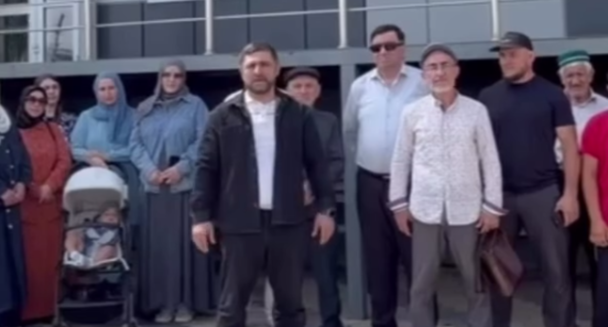 A still from a video message from Leninkent residents about the new clinic. Photo: NNT News / Telegram channel A still from a video message from Leninkent residents about the new clinic. Photo: NNT News / Telegram channel