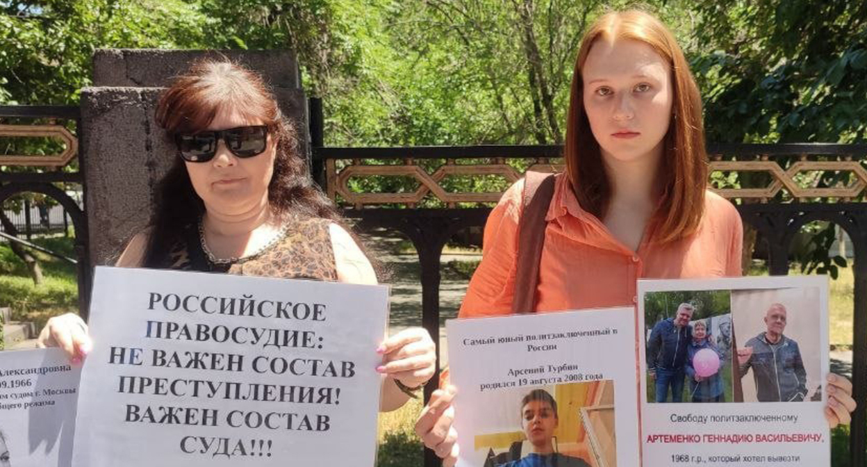 Activists in Yerevan at a rally in support of political prisoners. Screenshot from the publication https://t.me/rusnews/87076 Activists in Yerevan at a rally in support of political prisoners. Screenshot from the publication https://t.me/rusnews/87076